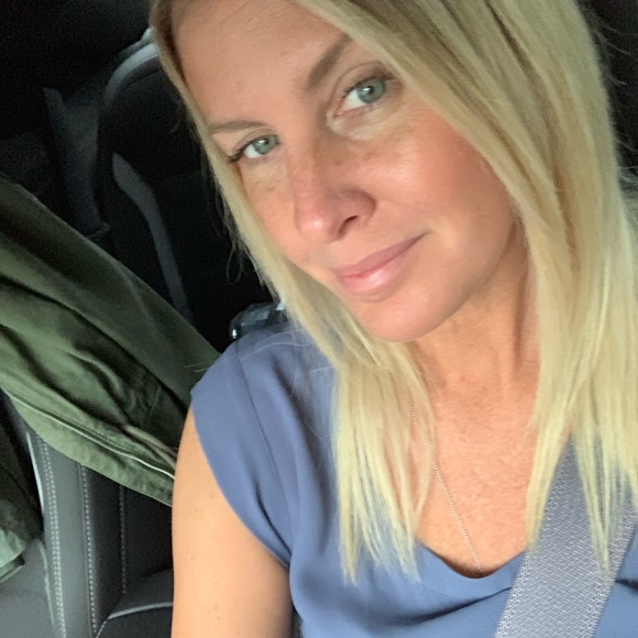 Meet your Posher, Liza - Picture 2 of 3